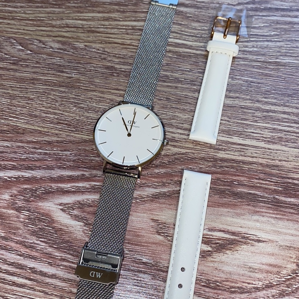 Silver Daniel Wellington classic watch, women’s 32mm